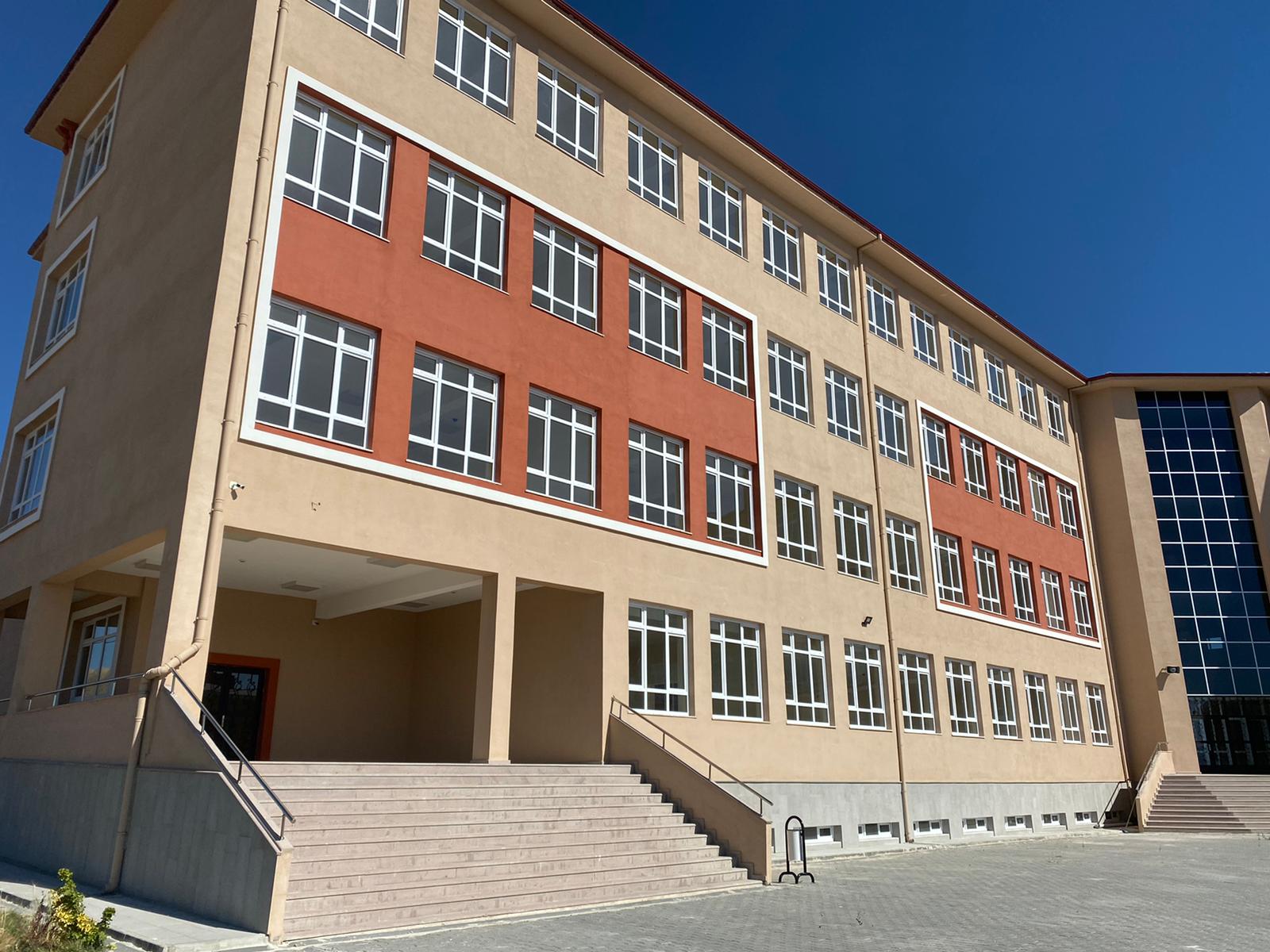 hayri aslan mesleki ve teknik anadolu lisesi yeni binasina tasindi